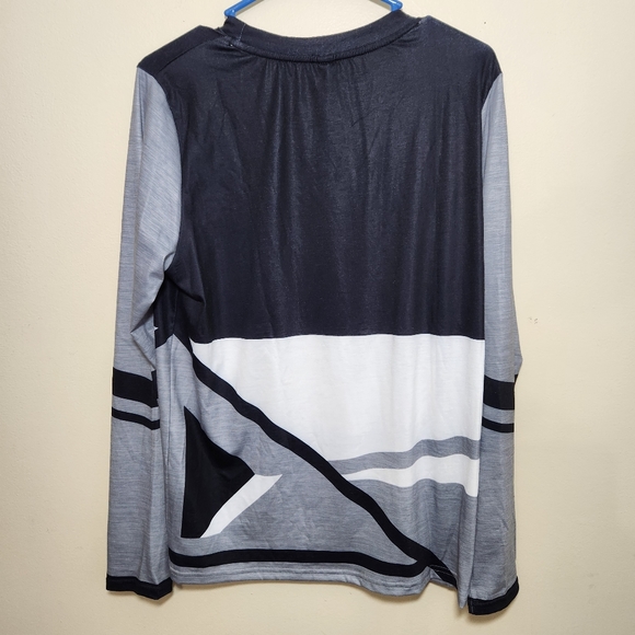Womens made with love geometric long sleeve top black white grey sz l nwt - Picture 4 of 8